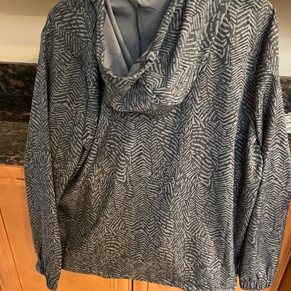 Women's size L thin windbreaker 1/4 zip up jacket - Picture 2 of 3